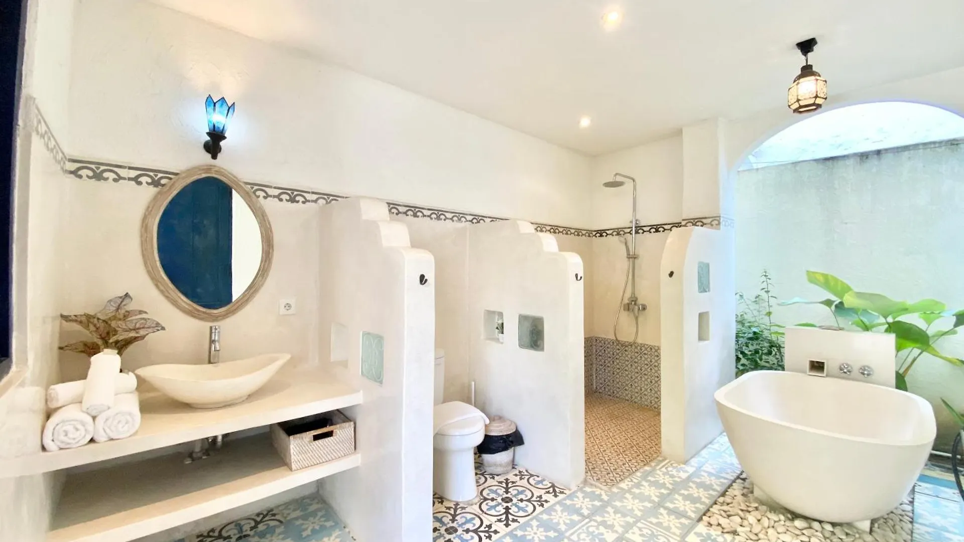 Villa Tyche Luxury 4Br Near Beach Seminyak