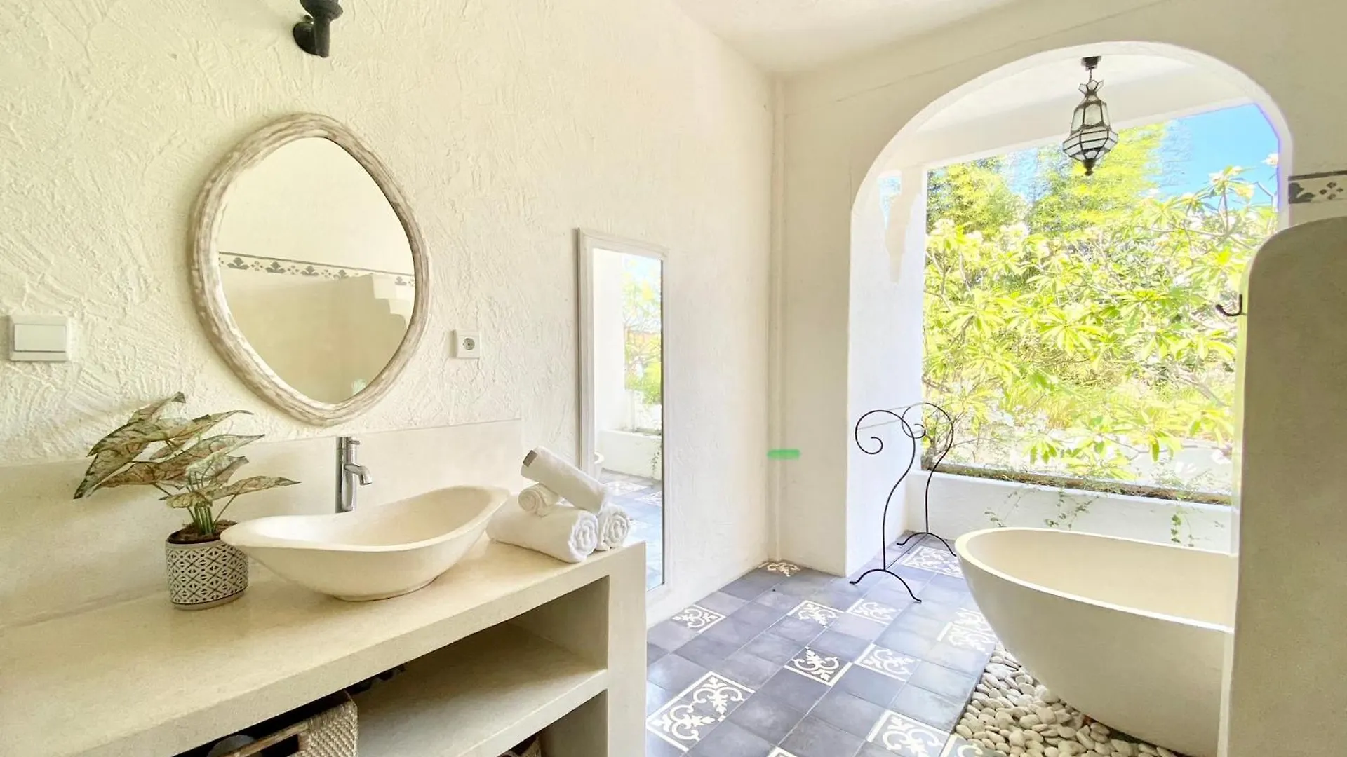 Villa Tyche Luxury 4Br Near Beach Seminyak